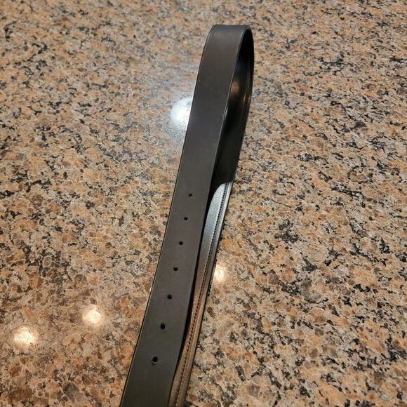 Guess reversible belt imitation leather size 30-32 size small - Picture 3 of 4